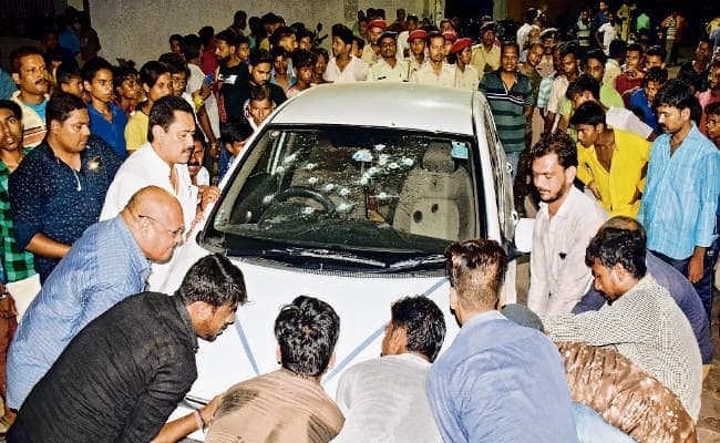 मुजफ्फरपुर : पहले पूर्व मेयर की कार में मारा धक्का, फिर बरसायीं गोलियां
