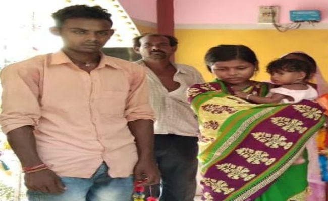 पति रहता था परदेश, पत्नी ने प्रेमी संग रचा ली शादी