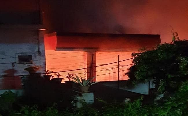 पटना : पेट्रोल पंप पर लगी भीषण आग, मची अफरातफरी, दो जख्मी