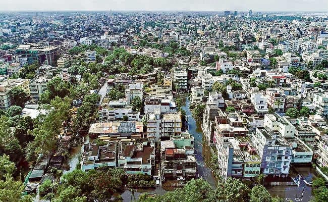 पटना में ”जल प्रलय”: 48 घंटे में घटा महज छह से आठ इंच पानी, तबाही बरकरार, पलायन को मजबूर लोग, सीएम नीतीश ने लिया जायजा