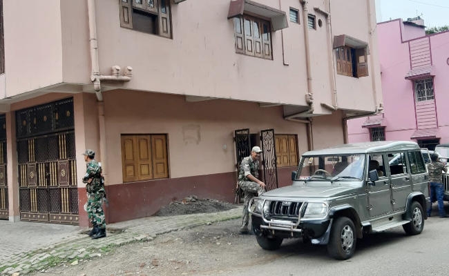 जेल में बंद खनन पदाधिकारी निरंजन प्रसाद के जमशेदपुर आवास पर एसीबी का छापा