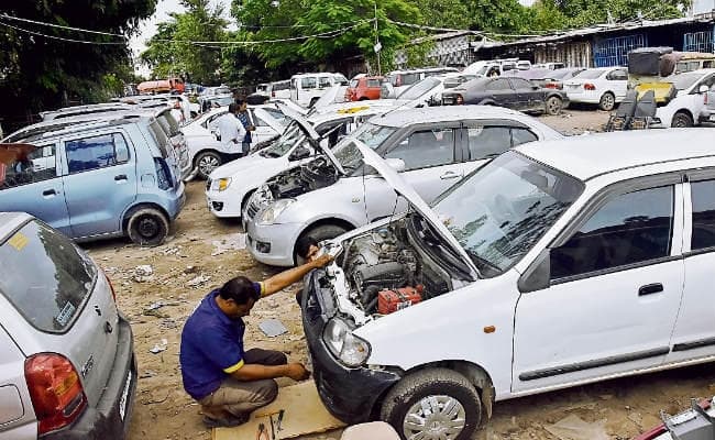 पटना : पानी से खराब गाड़ियां सुधारने में लगेंगे सवा करोड़