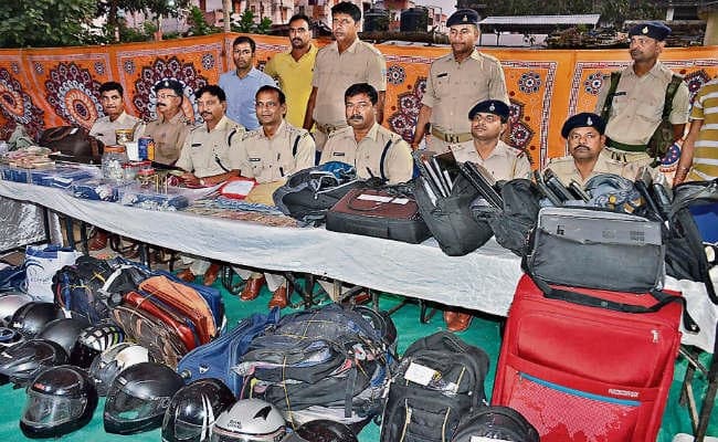 धीरज जालान के घर से विदेशी मुद्रा सहित दो करोड़ के सामान बरामद