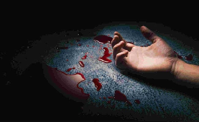 लोहरदगा : मां को बचाने में पुत्र के हाथों पिता की हत्या