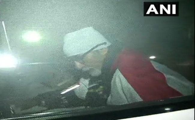 अमिताभ बच्चन को मिली अस्पताल से छुट्टी, पत्नी जया और बेटे अभिषेक दिखे साथ