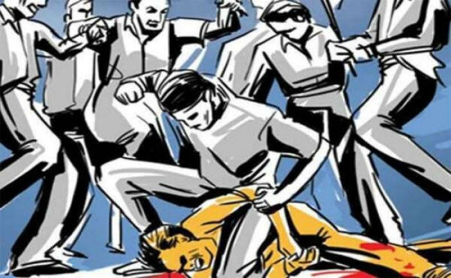 बरहेट : बच्चा चोर के शक पर पांच युवकों को पीट किया घायल