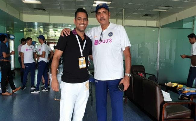 INDvsSA: जीत के जश्न में डूबी थी टीम इंडिया, तभी ड्रेसिंग रूम में हुई रांची के राजकुमार धौनी की इंट्री और…