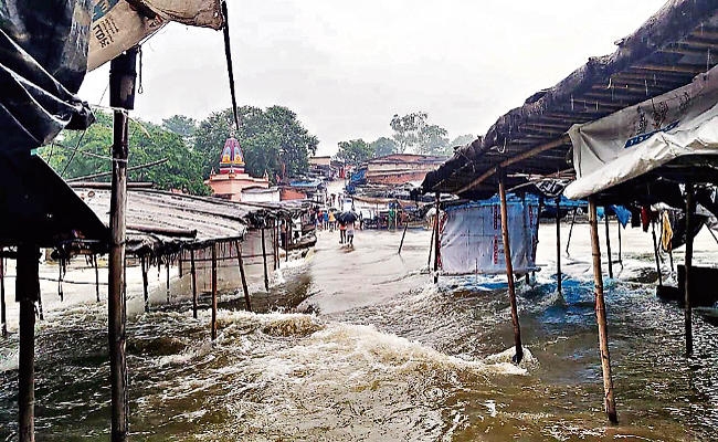 रामगढ़ में सबसे ज्यादा 100 मिमी बारिश, भैरवी का जलस्तर बढ़ा, कई मकान ध्वस्त