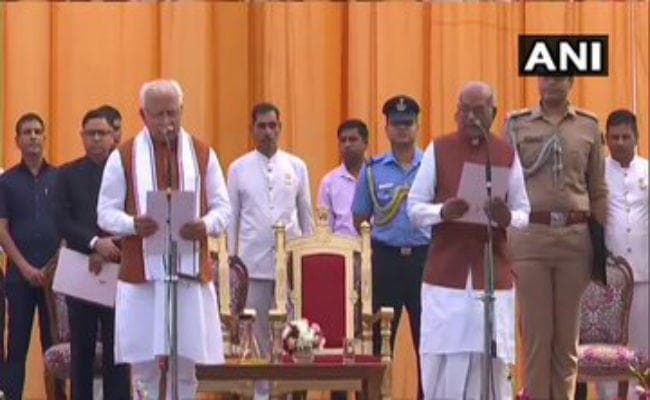 खट्टर दूसरी बार बने हरियाणा के मुख्यमंत्री, दुष्यंत चौटाला ने ली डेप्युटी सीएम की शपथ