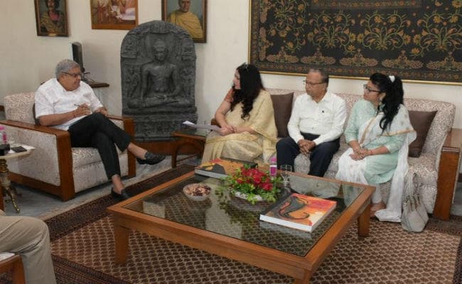 बुद्धिजीवियों ने की राज्यपाल से मुलाकात