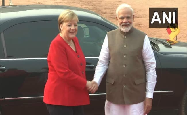 भारत पहुंचीं जर्मनी की चांसलर एंजेला मर्केल,राष्ट्रपति भवन में  स्वागत, PM मोदी संग द्विपक्षीय मुद्दों पर होगी बातचीत