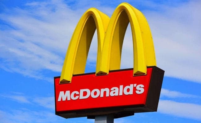 McDonald के सीईओ को कंपनी ने दिखाया बाहर का रास्ता, कर्मचारी के साथ थे रूमानी  संबंध