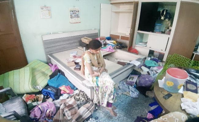 मिठाइयां खाकर चोरों ने मनायी पार्टी, फिर 50 लाख से ज्यादा की संपत्ति लेकर हुए फरार, लिखा ””भाभी जी बहुत अच्छी हैं””