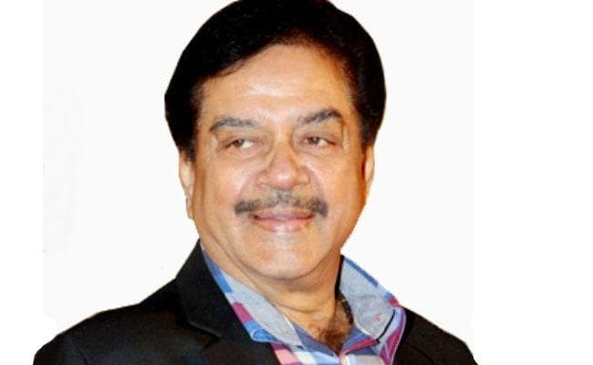 दिल्ली में वायु प्रदूषण पर कांग्रेस के ”शत्रु” ने केजरीवाल पर साधा निशाना, कहा- सम-विषम योजना कोई समाधान नहीं