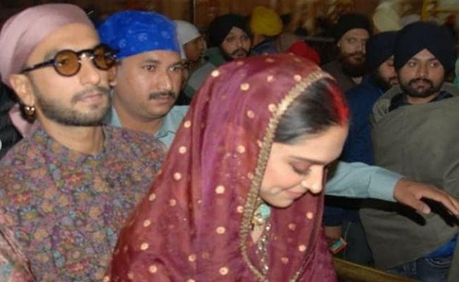 VIDEO : शादी की पहली सालगिरह पर पति रणवीर संग स्वर्ण मंदिर पहुंचीं दीपिका पादुकोण