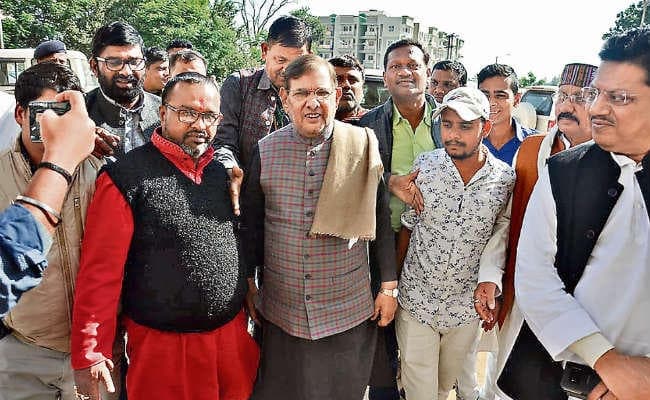 लालू प्रसाद से मिले शरद यादव,  कहा – मुख्यमंत्री आदिवासी  होगा, लेकिन नियम टूटा, चुनाव में यह भी मुद्दा