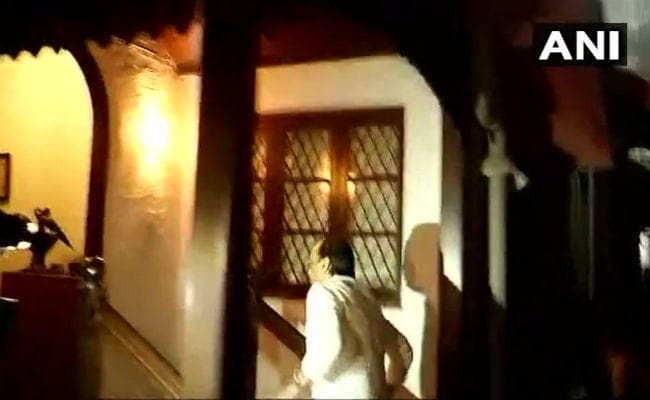 बैठक से नदारद अजित पवार अपने चाचा शरद पवार से मिले