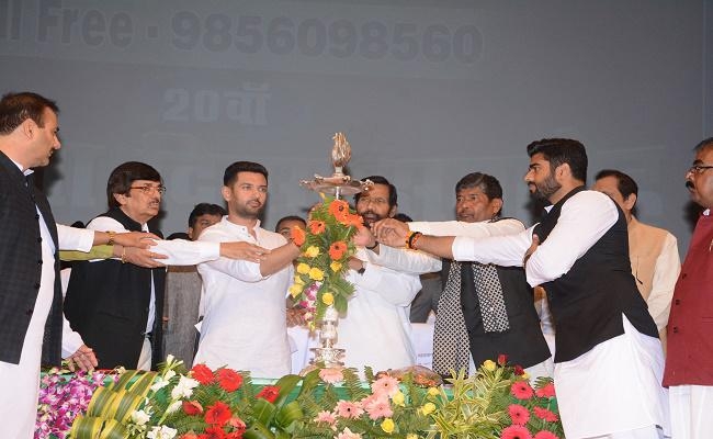 नयी पीढ़ी को मौका देते हुए लालू को अपने राजनीतिक उत्तराधिकारी की घोषणा कर देनी चाहिए : रामविलास