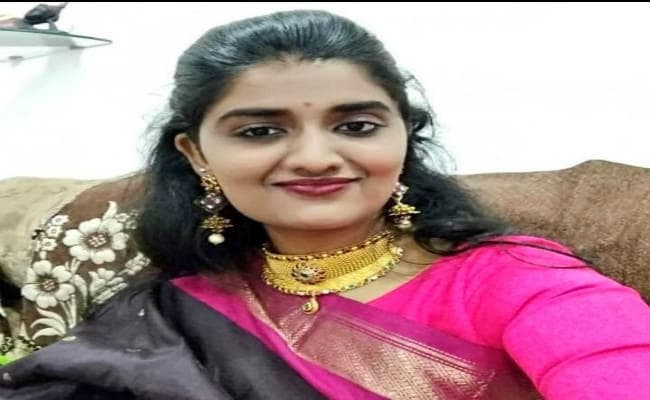 हैदराबादः लेडी डॉक्टर रात को हुई गायब, सुबह मिली जली हुई लाश,सोशल मीडिया पर उठी न्याय की मांग