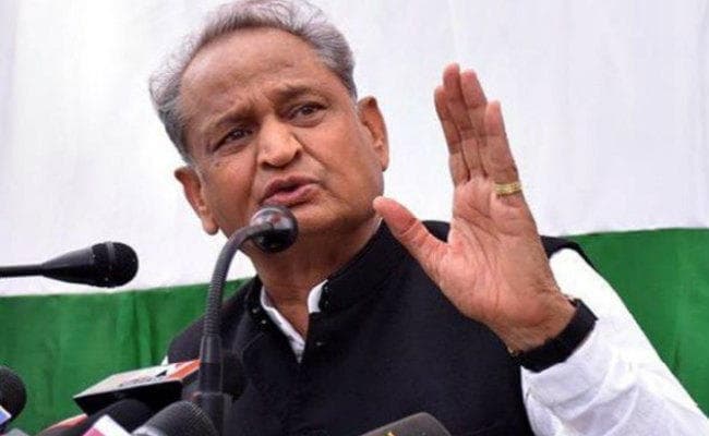 राजस्थान के CM गहलोत ने पूर्व CJI रंजन गोगोई से पूछा सवाल, बताएं पहले सही थे या अब?