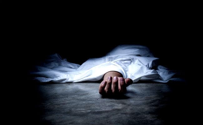 हैदराबाद: महिला डॉक्टर के साथ जहां हुई थी हैवानियत वहीं मिला एक और युवती का जला हुआ शव, जांच में जुटी पुलिस हैदराबाद: महिला डॉक्टर के साथ जहां हुई थी हैवानियत वहीं मिला एक और युवती का जला हुआ शव, जांच में जुटी पुलिस