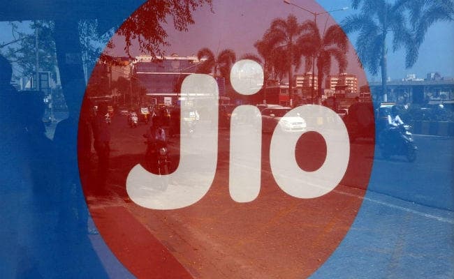 JIO के सस्ते रिचार्ज का आखिरी मौका, कल से महंगा होगा Tariff