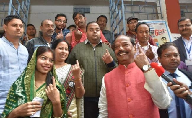 झारखंड : दूसरे चरण में 63.44% वोट, रघुवर दास, सरयू राय समेत 260 उम्मीदवारों की किस्मत इवीएम में लॉक