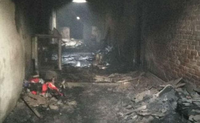 दिल्ली आग: संकरी गलियों के कारण धुआं बना काल, दम घुटता गया, लोग मरते गये
