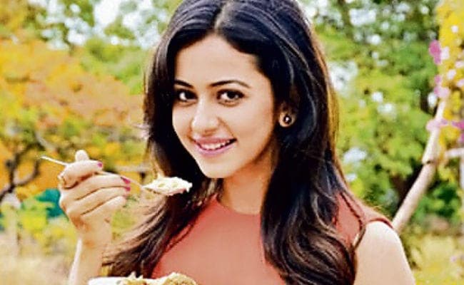 रकुल प्रीत ने कहा- लजीज खाना मेरे चेहरे पर स्माइल ला देता है