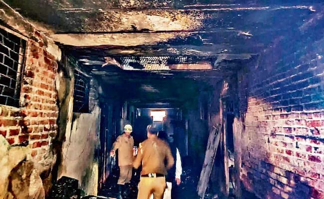 दिल्ली की फैक्टरी में लगी आग, 43 मरे, 28 बिहार के