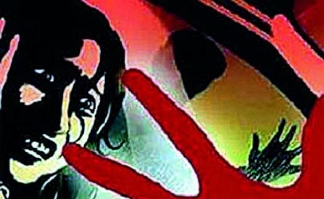 घर में घुसकर विवाहिता के चेहरे पर फेंका तेजाब, हालत गंभीर