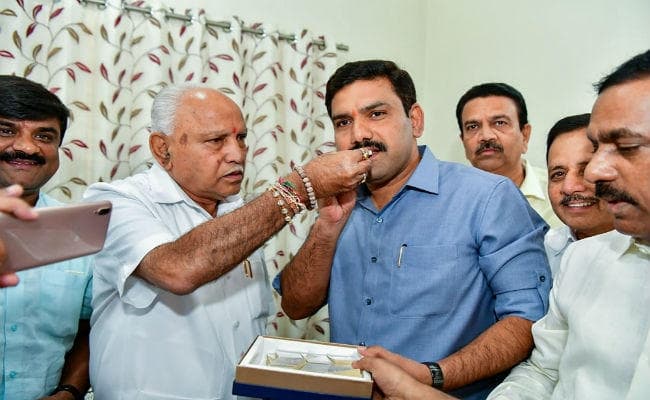 कर्नाटक विधानसभा उपचुनाव में भाजपा की बड़ी जीत, येदियुरप्पा सरकार को स्पष्ट बहुमत