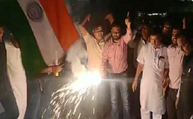 नागरिकता संशोधन विधेयक राज्यसभा से पारित होने के बाद बंगाल में जश्न