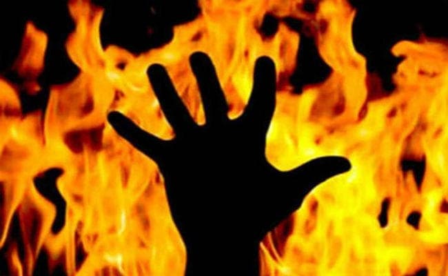 आग में झुलसे मिले प्रेमी-प्रेमिका के शव
