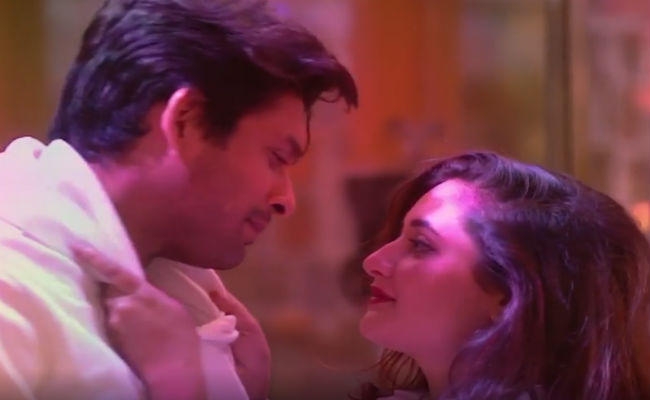 VIDEO: बिग बॉस के घर से अरहान के निकलते ही सिद्धार्थ शुक्ला के साथ ऐसा डांस करती दिखीं रश्मि देसाई