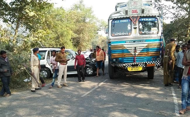 बिहार : बेगूसराय मे ट्रक व स्कार्पियो की टक्कर में एक ही परिवार के चार लोग घायल
