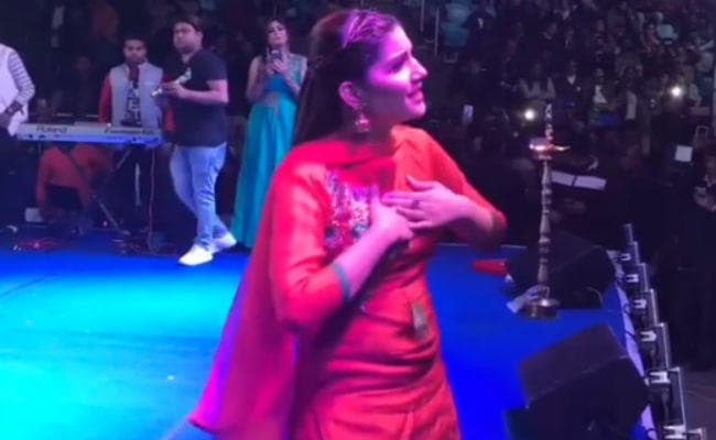 VIDEO: सपना चौधरी ने रेड सूट में बरपाया क‍हर, इस गाने पर किया धमाकेदार डांस