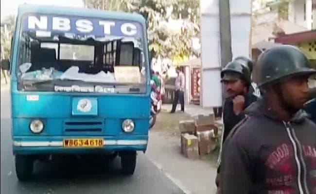 Strike : केंद्रीय मजदूर यूनियनों की बंद के दौरान बंगाल में हिंसा, दीनहाटा में बस में तोड़फोड़