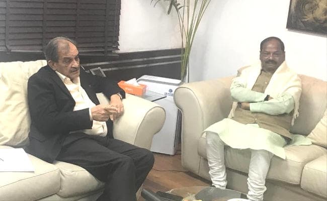 रघुवर दास ने SRTMI का मुख्यालय रांची में खोलने की स्टील मंत्री से मांग की