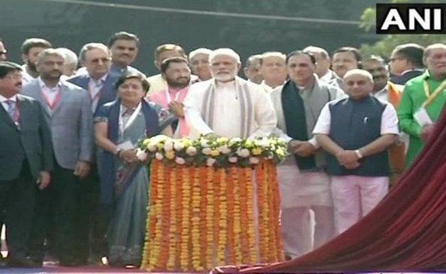 PM मोदी ने किया वाइब्रेंट गुजरात सम्मेलन में व्यापार प्रदर्शनी का उदघाटन