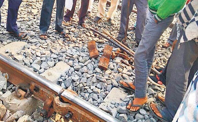 सीतामढ़ी : रेल पटरी में दरार, की-मैन की सूझबूझ से टला हादसा
