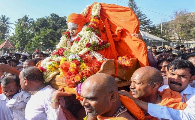 कर्नाटक : पंचतत्व में विलीन हुए संत शिवकुमार स्वामीजी, ‘चलते-फिरते ईश्वर” के नाम से थे विख्यात