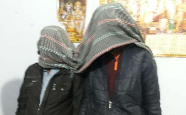 चौपारण में प्रतिबंधित मांस से लदा सफारी जब्त, तस्कर एवं चालक गिरफ्तार