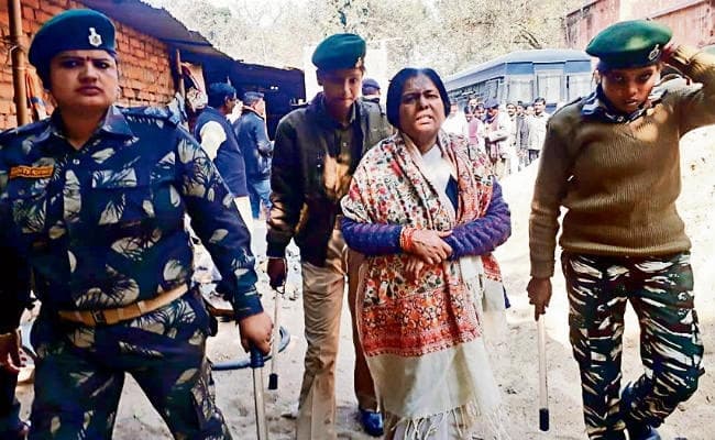 बेगूसराय : ….जब कोर्ट में पेशी के दौरान मंजू वर्मा ने किया जज से आग्रह कहा, इलाज की व्यवस्था हो या दे दें सल्फास