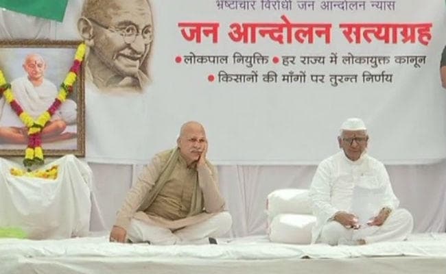 हजारे का अनशन : उद्धव ने फडणवीस सरकार से हस्तक्षेप की मांग की, बोले – उनकी जिंदगी से ना खेलो