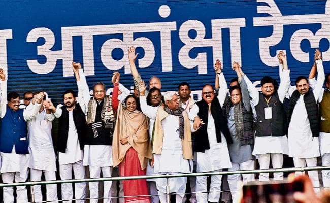 जन आकांक्षा रैली : दिल्ली से साथ-साथ आये राहुल व तेजस्वी सीट शेयरिंग को लेकर विमान में पकी खिचड़ी!