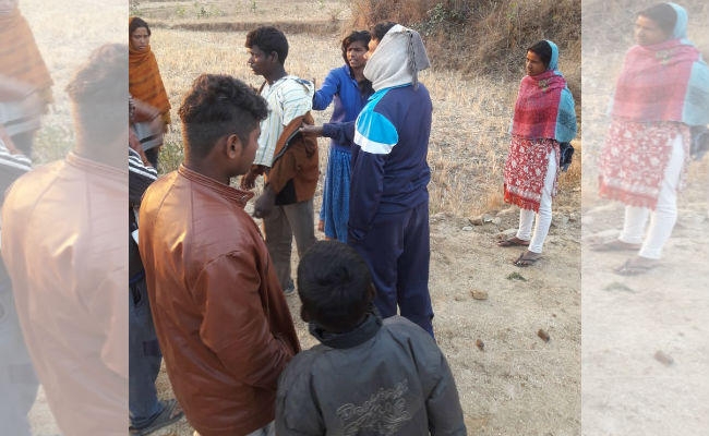 दिन में जंगल से लकड़ी काटकर बेचते थे और शाम ढलते ही करते थे लूटपाट