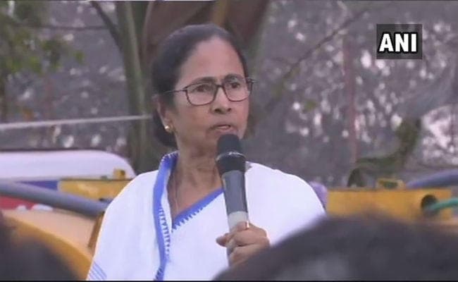 SC से झटका लगने के बाद बोलीं ममता- कोई ये नहीं समझे कि वो देश का बॉस है, 2019 में मोदी जी नहीं आ रहे SC से झटका लगने के बाद बोलीं ममता- कोई ये नहीं समझे कि वो देश का बॉस है, 2019 में मोदी जी नहीं आ रहे