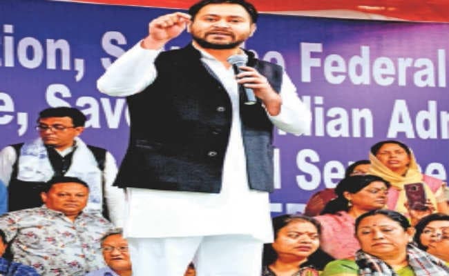 कोलकाता : यह लड़ाई पीएम पद के लिए नहीं : तेजस्वी