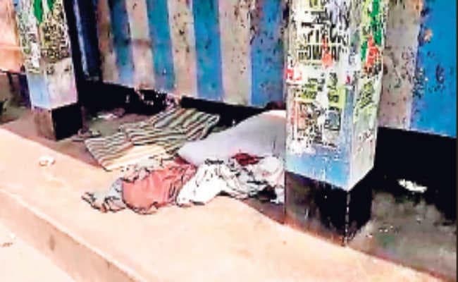 हावड़ा : रखरखाव के अभाव में बस अड्डों की हालत दयनीय